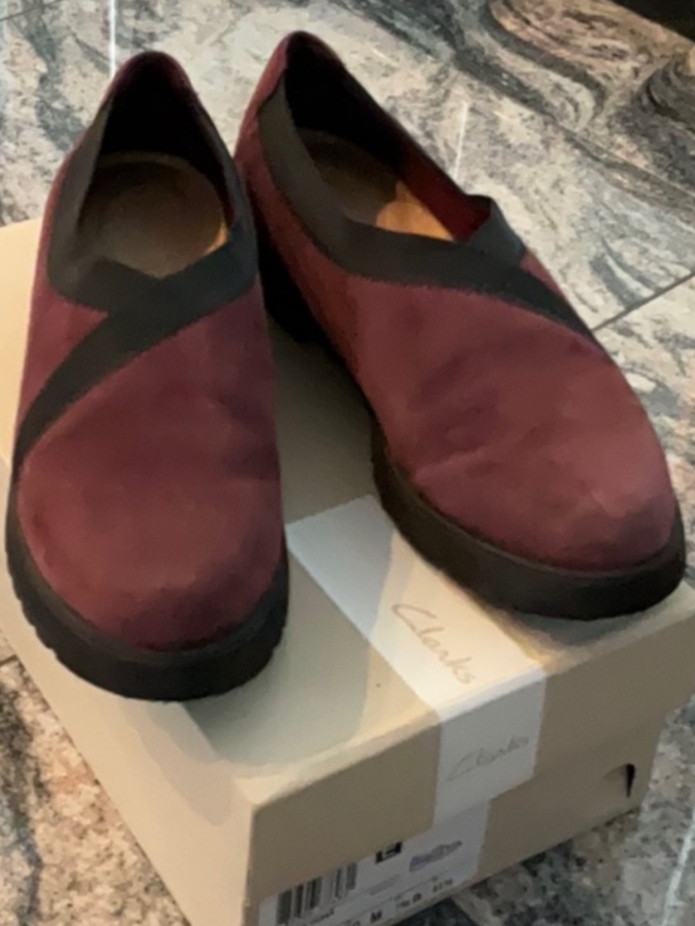 Clarks Loafers Suede Women’s Size 10 Medium Burgundy Comfort